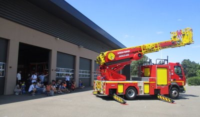 Visite de la caserne des pompiers avec la micro crèche de Dijon et les familles