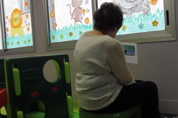 Mamie conteuse à la micro-crèche de Dijon