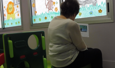 Mamie conteuse à la micro-crèche de Dijon